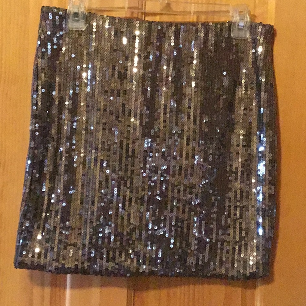 Xhilaration silver sequined skirt